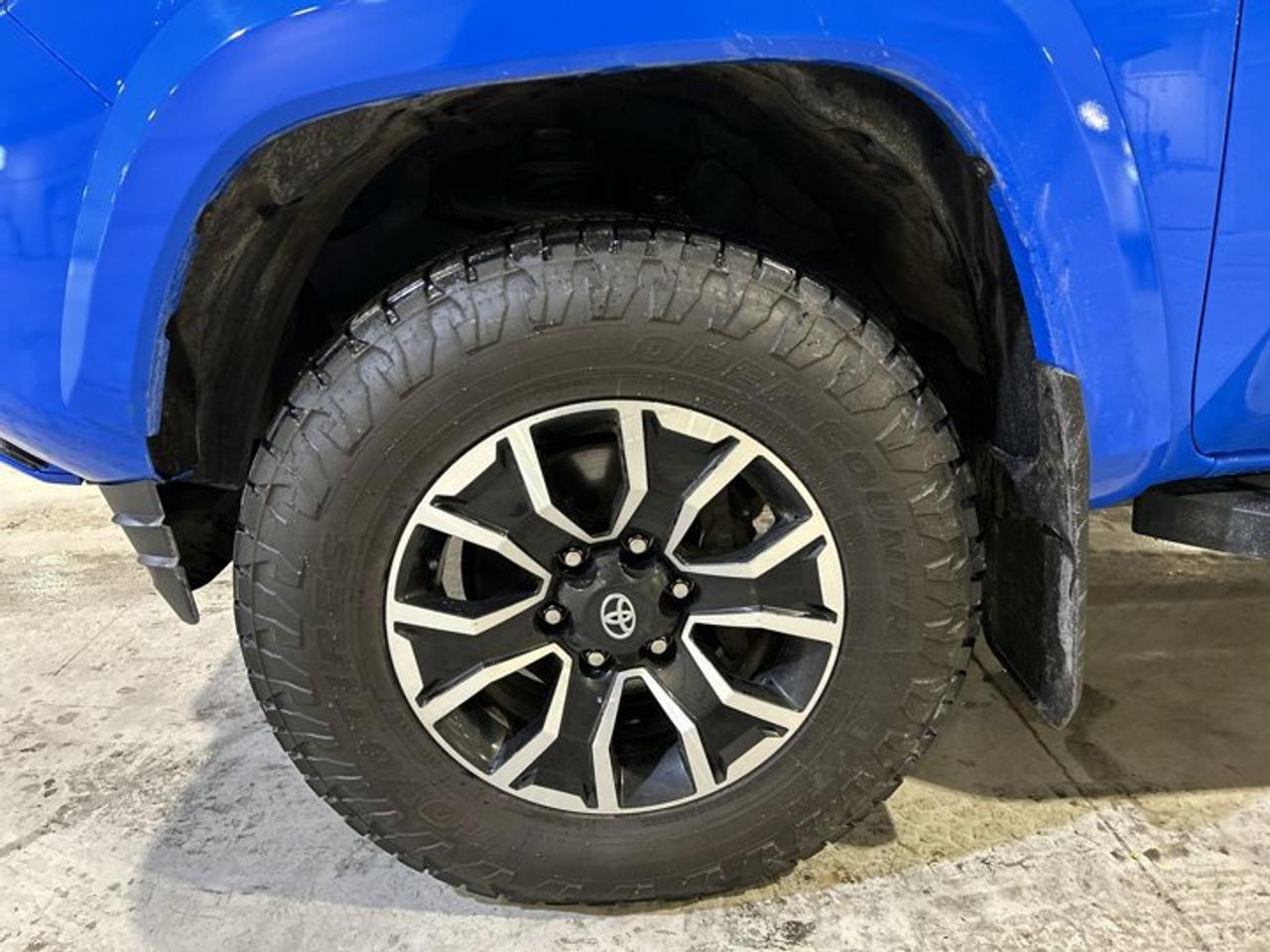 2021 Toyota Tacoma SR5 TRD SPORT 4X4 Double Cab 6ft Box | Leather Photo