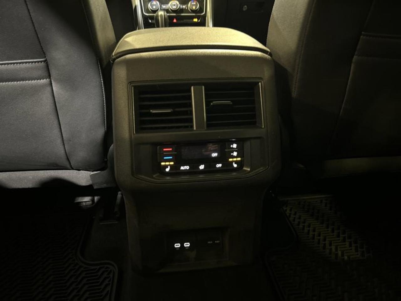 2021 Volkswagen Atlas Execline 4MOTION | One owner | Accident free Photo