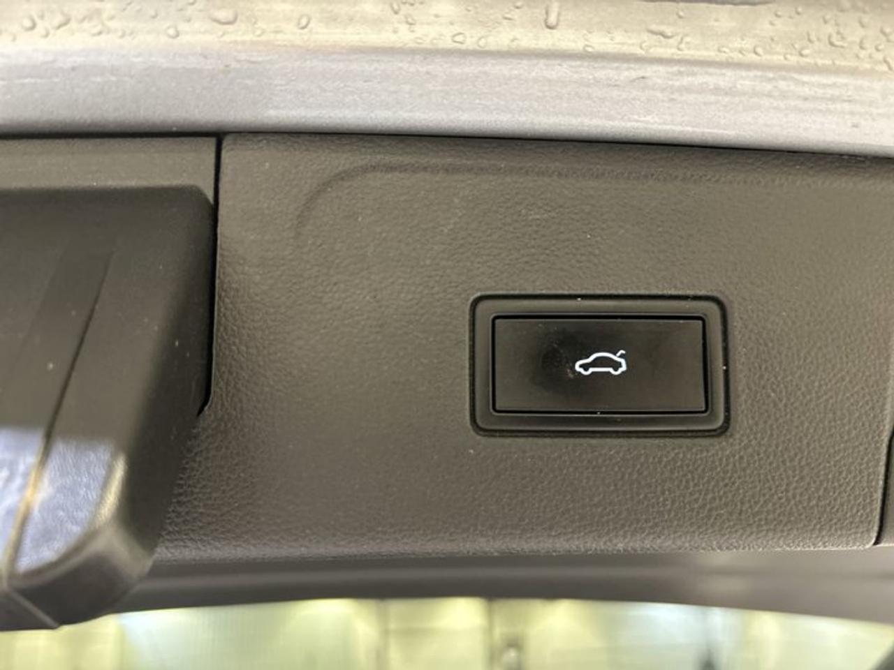 2021 Volkswagen Atlas Execline 4MOTION | One owner | Accident free Photo