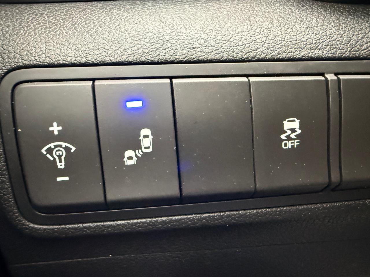 2017 Hyundai Tucson AWD 4DR 2.0L PREMIUM Photo