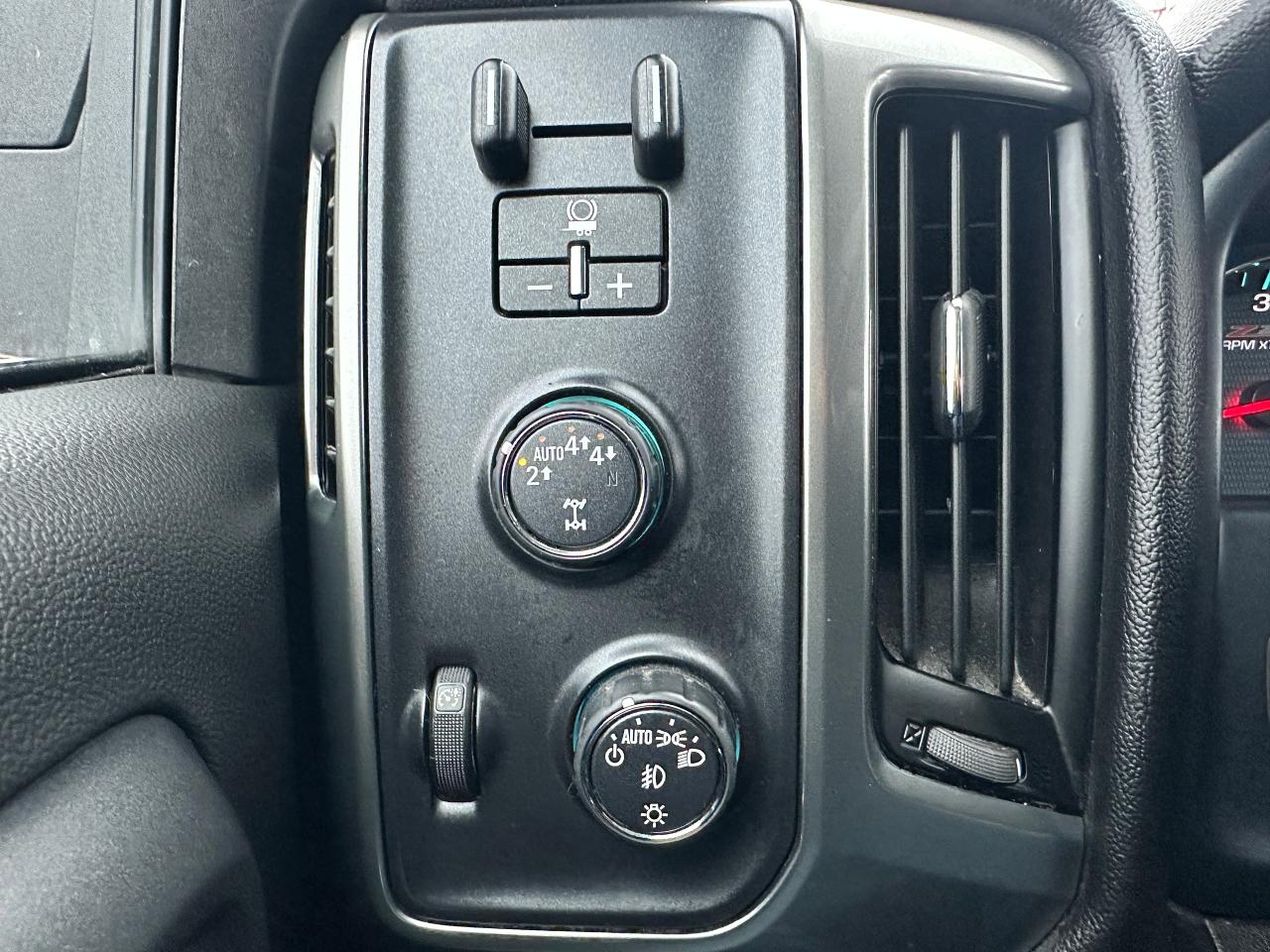 2018 Chevrolet Silverado 1500 LT 4x4 CrewCab 5.3L Heated Cloth 6Pass XM CarPlay Photo