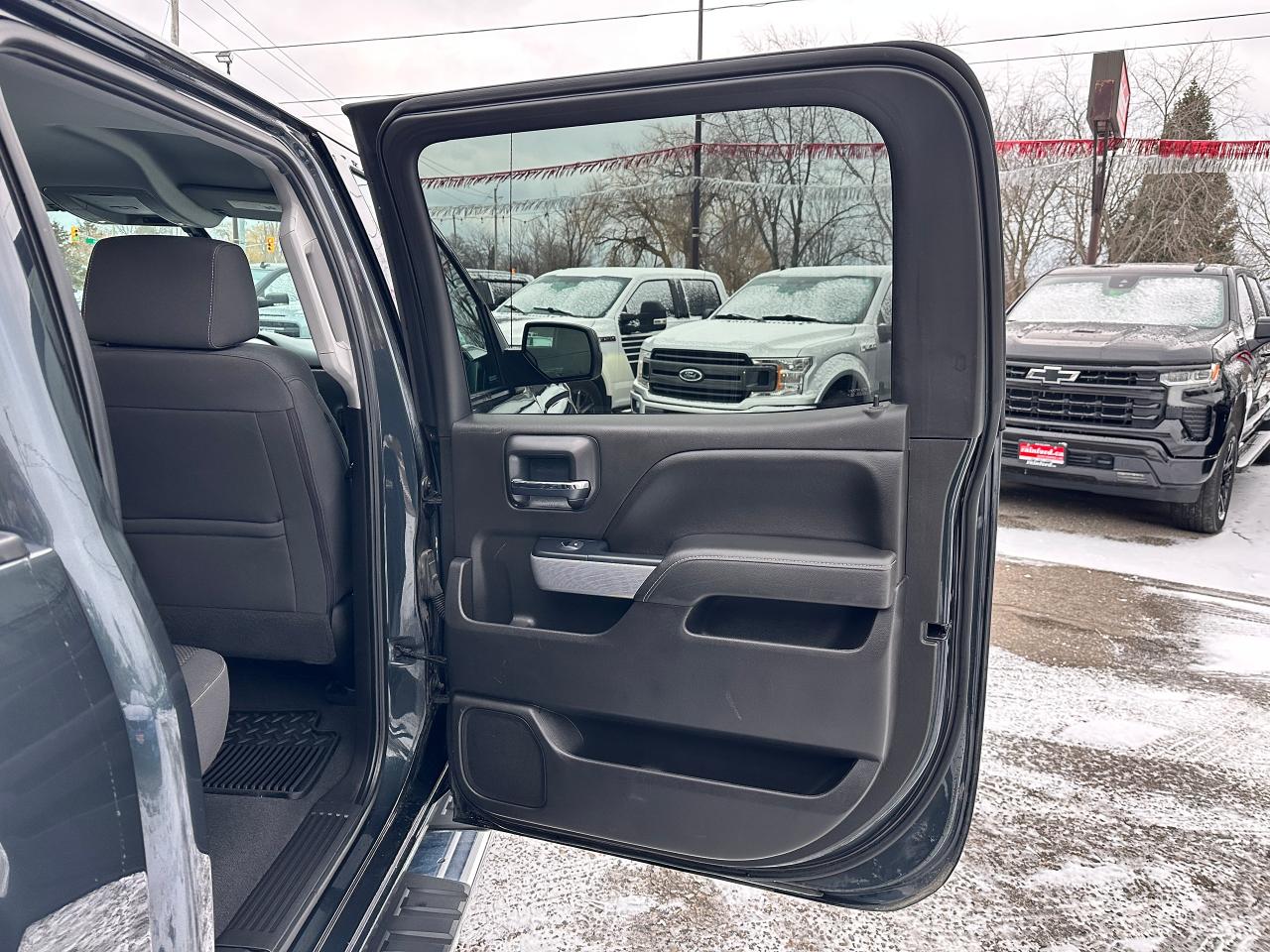 2018 Chevrolet Silverado 1500 LT 4x4 CrewCab 5.3L Heated Cloth 6Pass XM CarPlay Photo