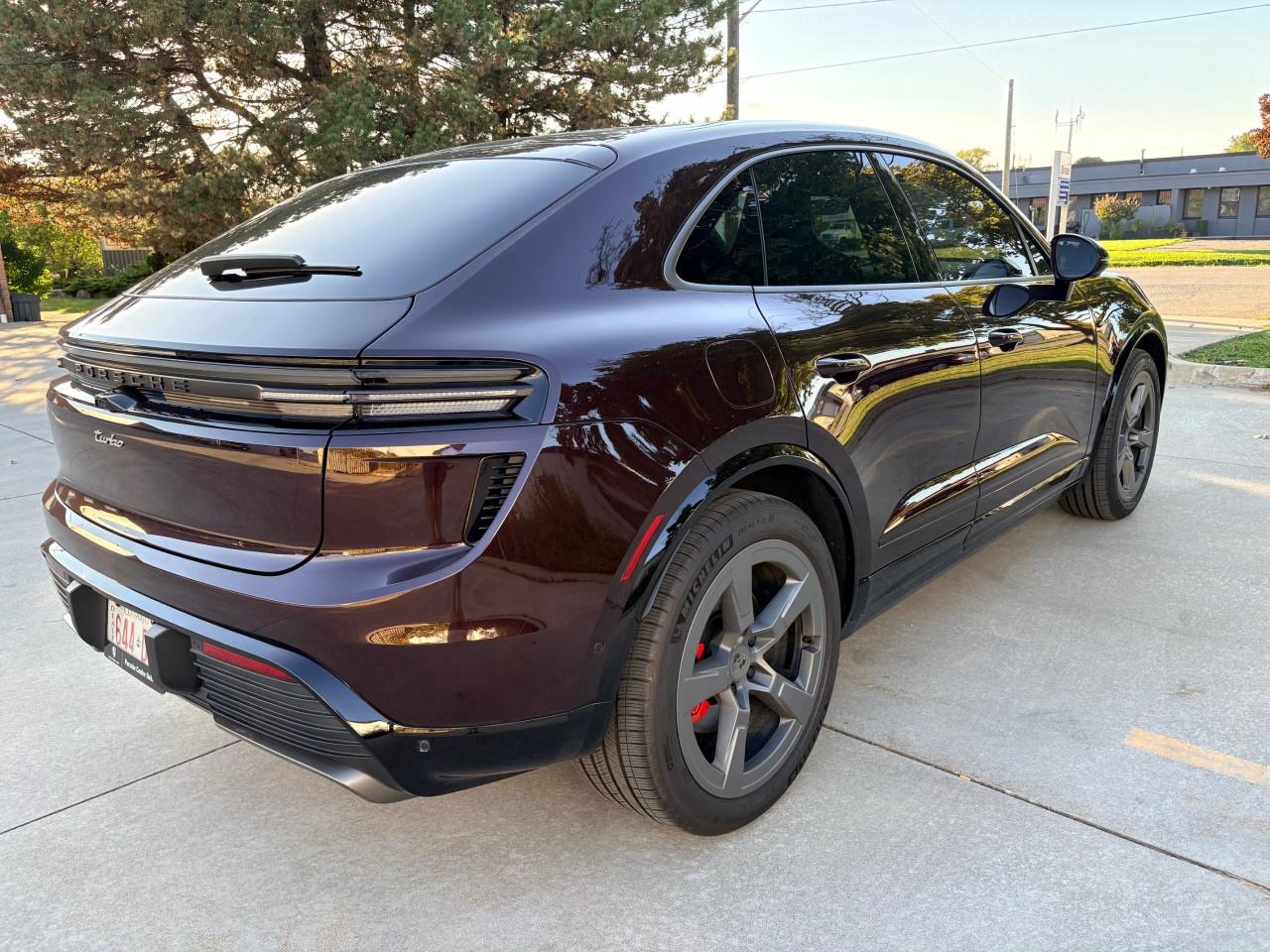 2024 Porsche Macan Electric Turbo AWD Photo2