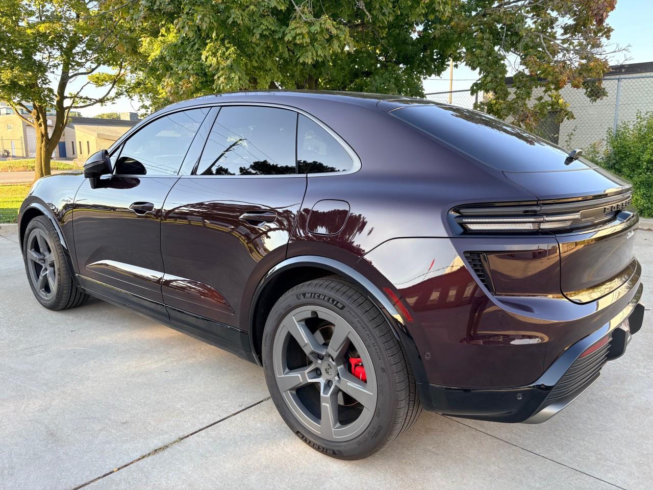 2024 Porsche Macan Electric Turbo AWD Photo