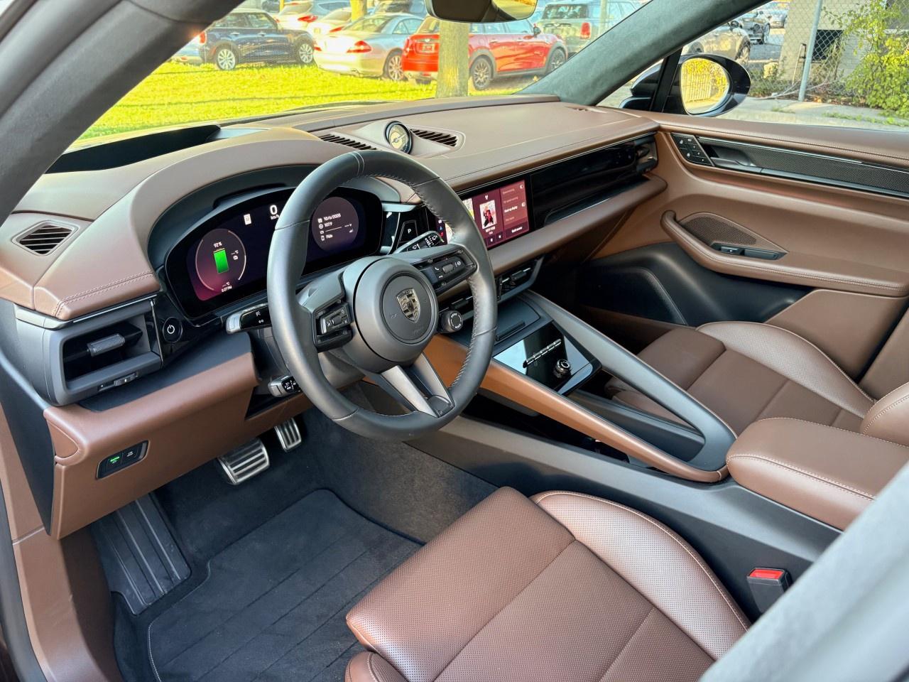 2024 Porsche Macan Electric Turbo AWD Photo