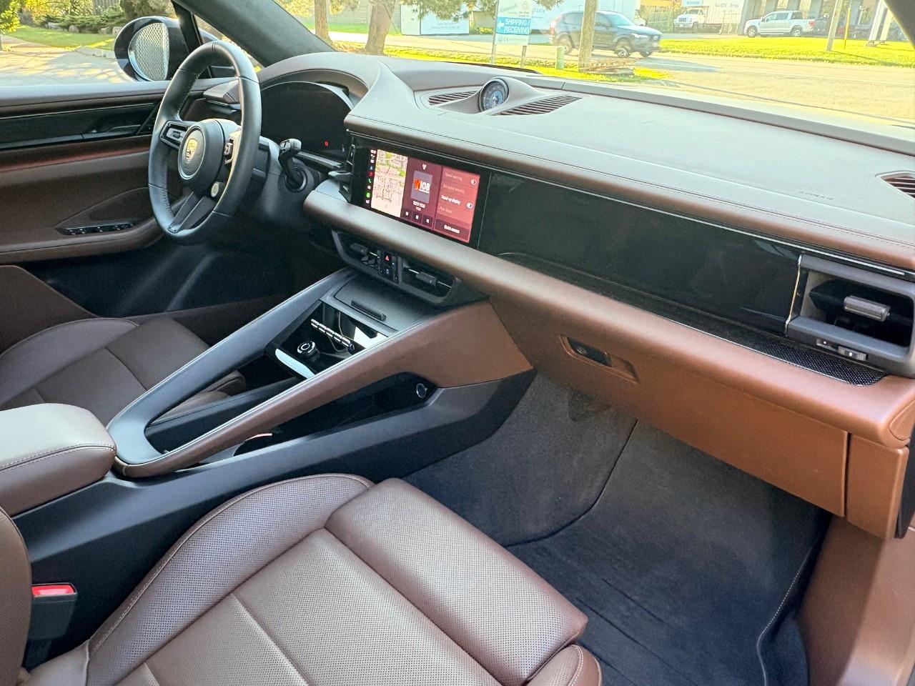 2024 Porsche Macan Electric Turbo AWD Photo