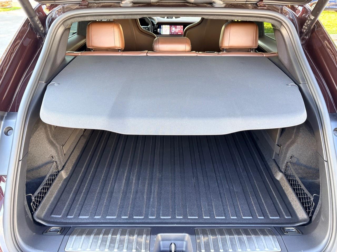 2024 Porsche Macan Electric Turbo AWD Photo