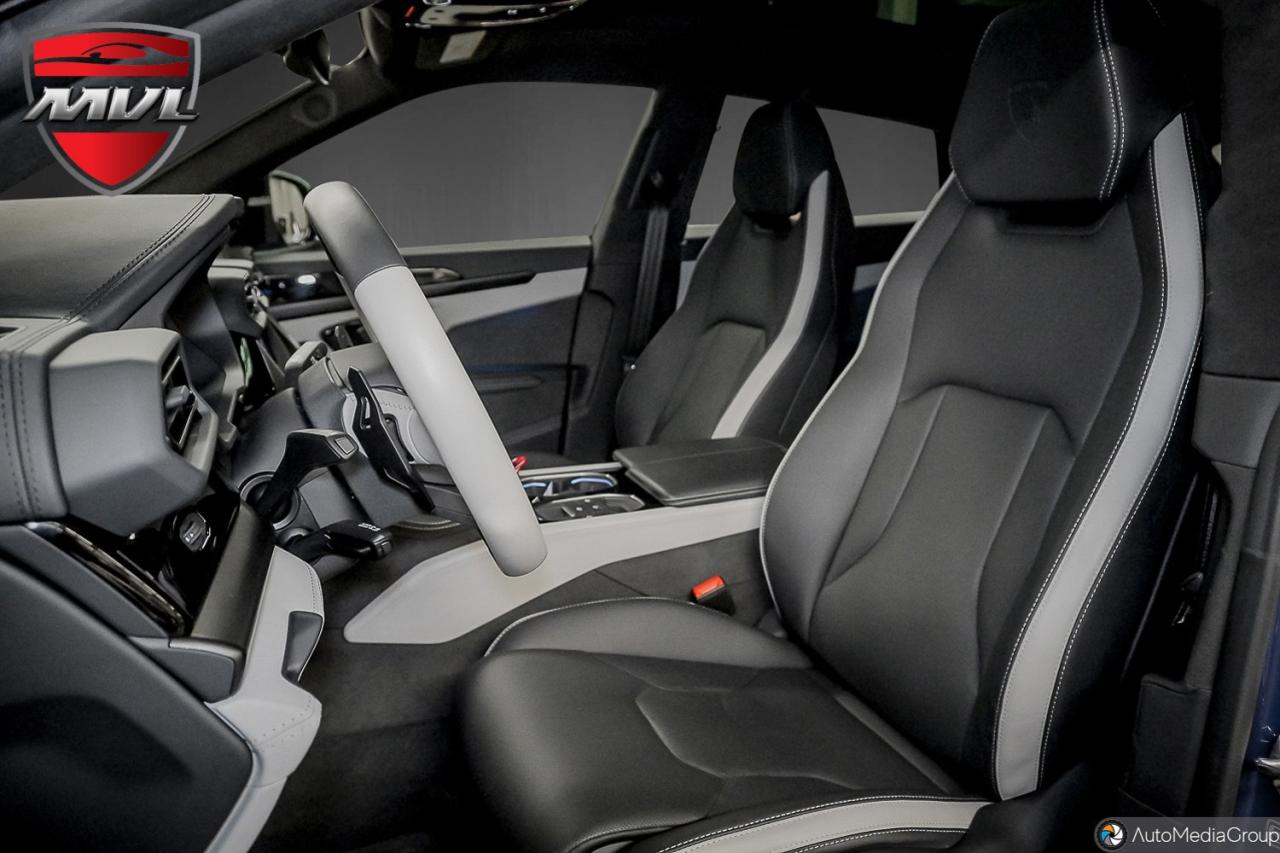 2025 Lamborghini Urus  Photo