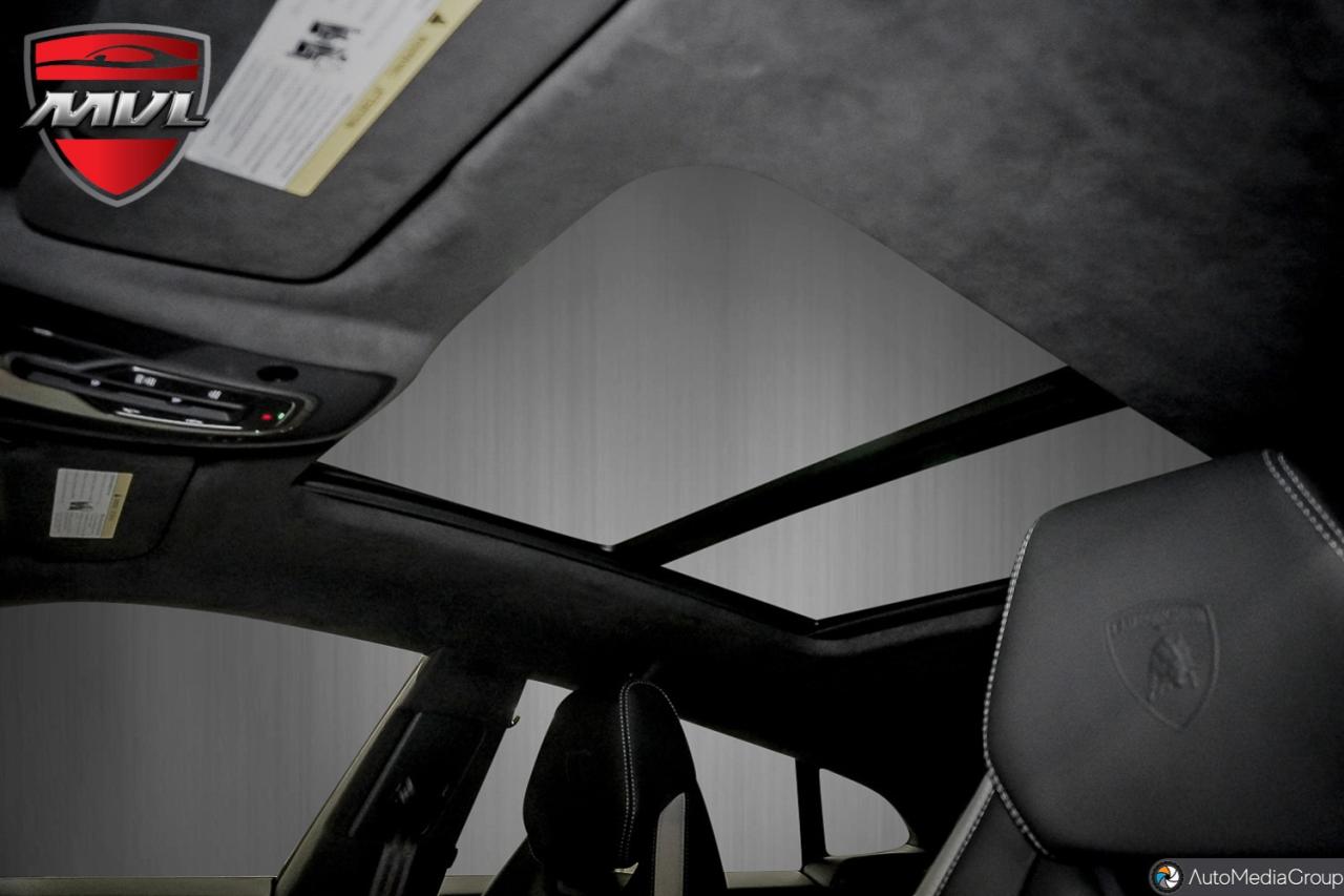 2025 Lamborghini Urus  Photo