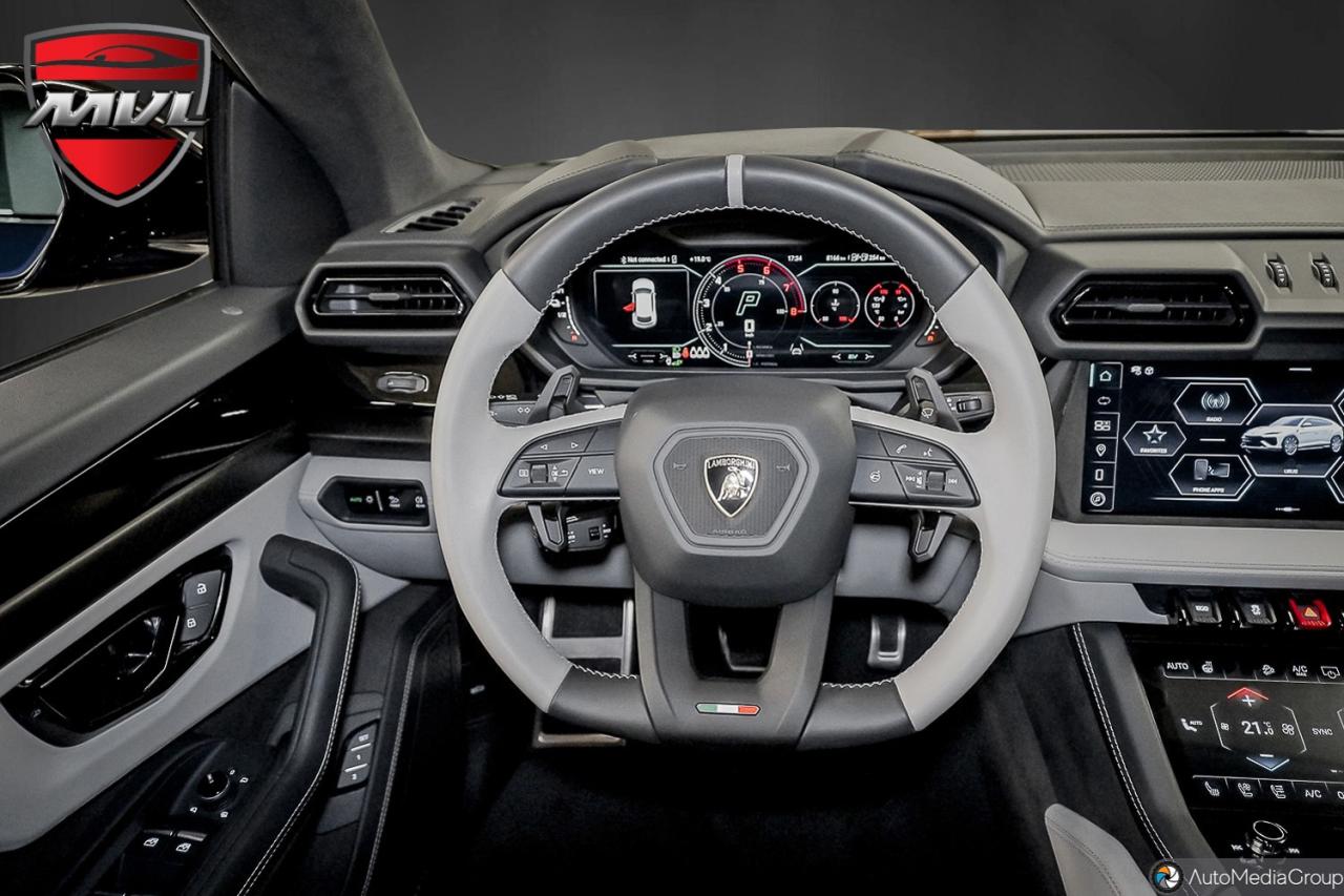 2025 Lamborghini Urus  Photo