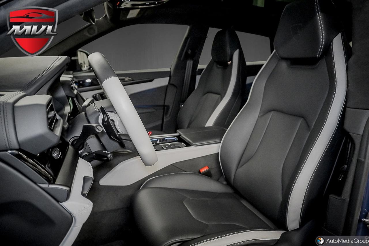 2025 Lamborghini Urus  Photo