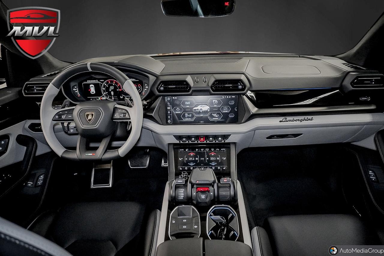 2025 Lamborghini Urus  Photo