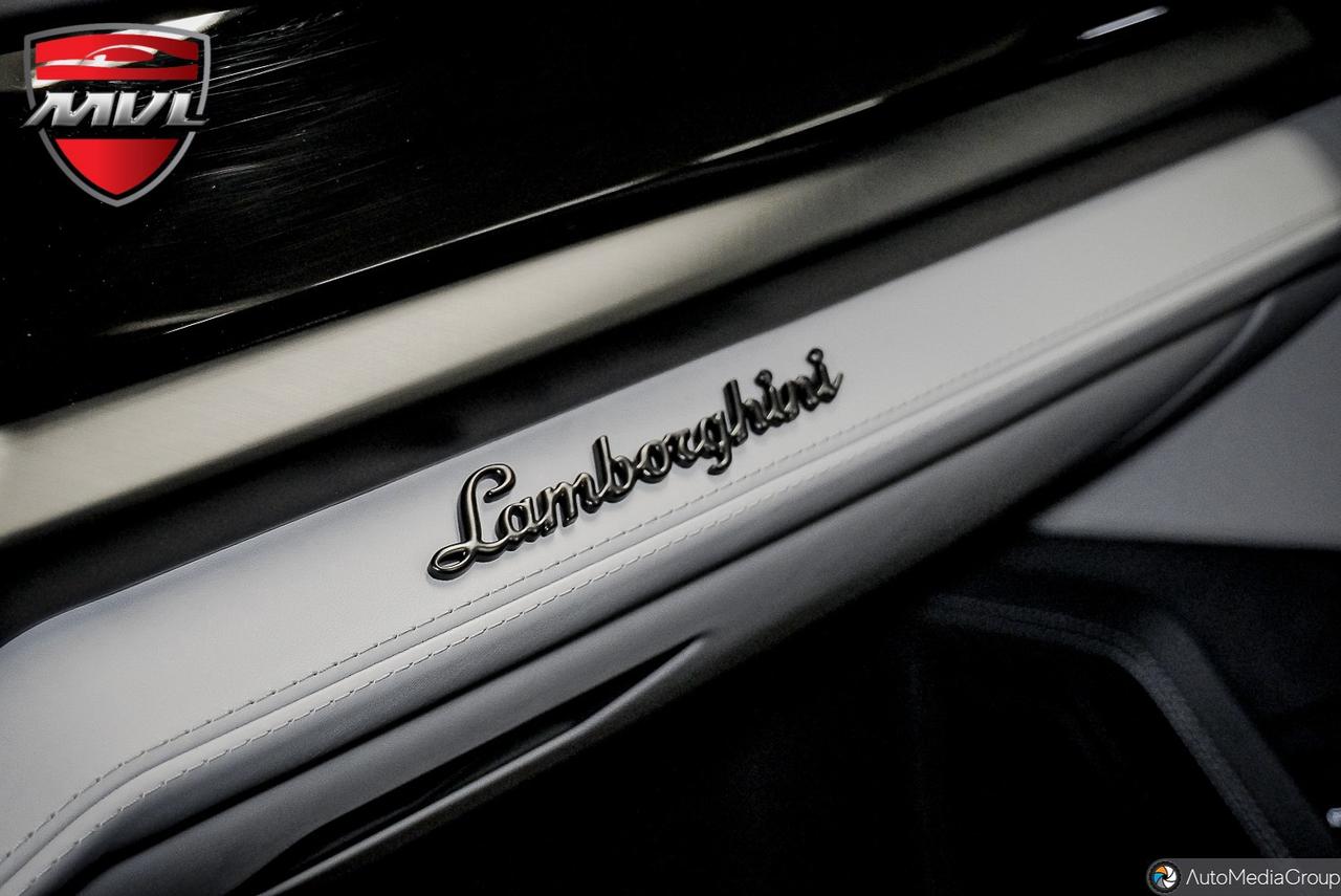 2025 Lamborghini Urus  Photo