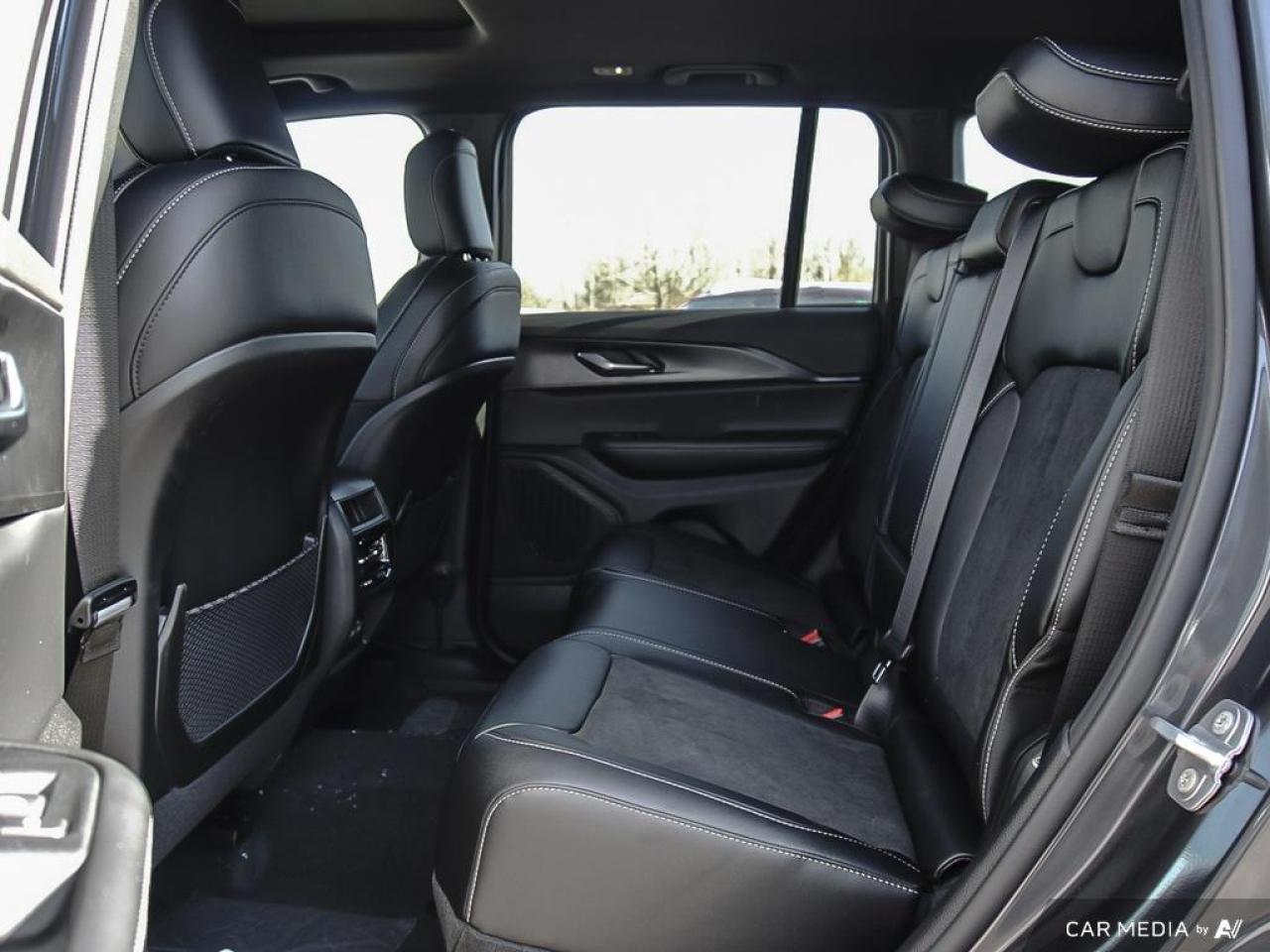 2025 Jeep Grand Cherokee Laredo 4dr 4x4 Photo