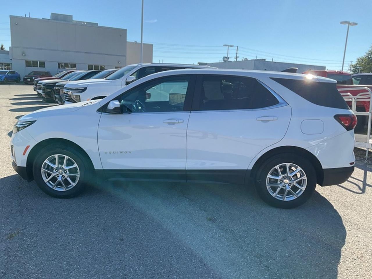 2022 Chevrolet Equinox LT Photo2
