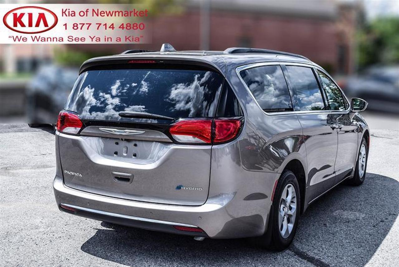 2018 Chrysler Pacifica Touring Plus Passenger Van Photo4