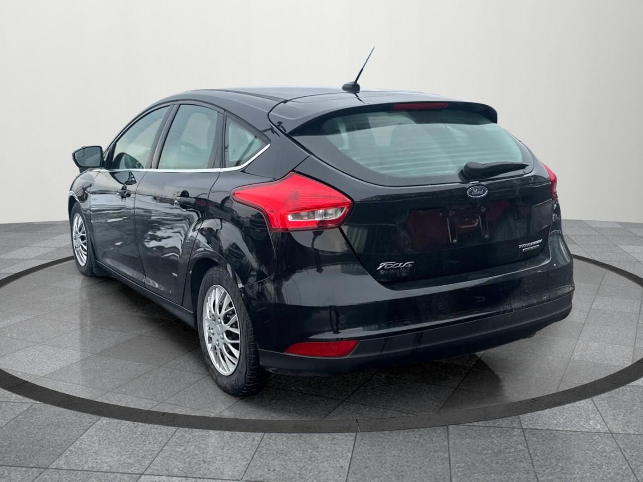 2016 Ford Focus Titanium 4dr Hatchback Photo3