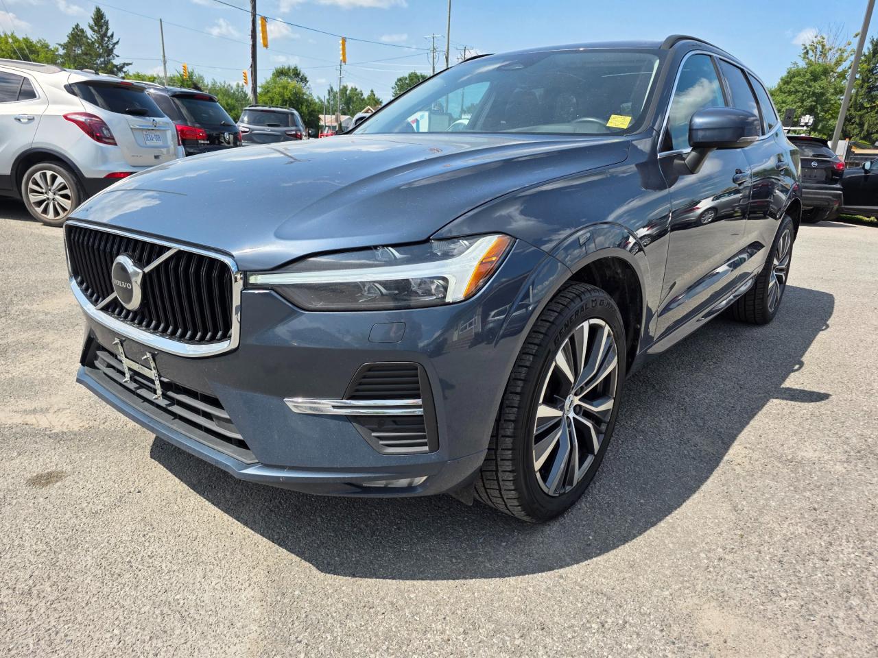 2022 Volvo XC60 B6 Momentum 4dr All-Wheel Drive Photo2