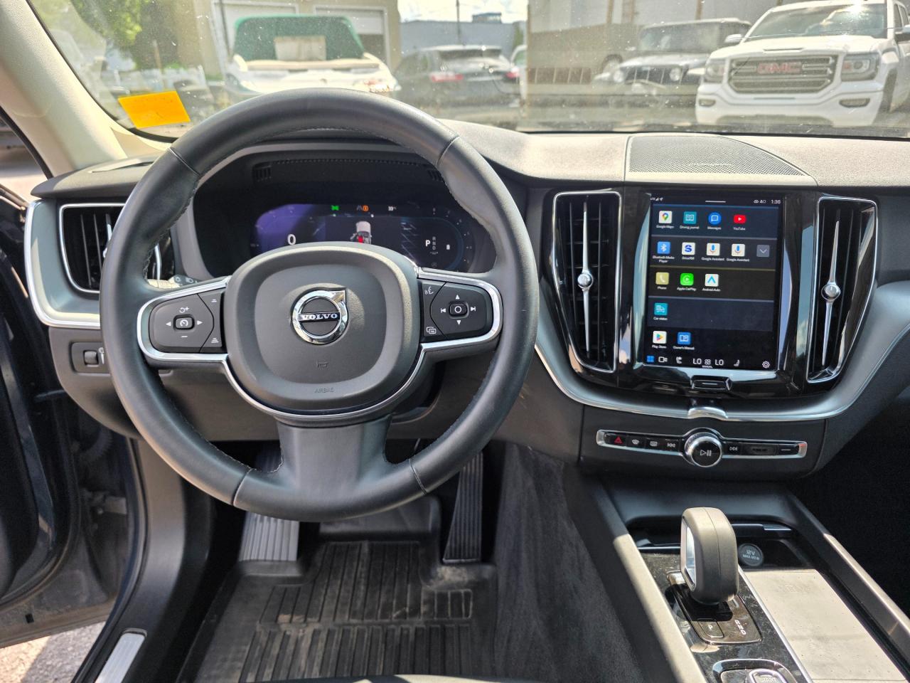 2022 Volvo XC60 B6 Momentum 4dr All-Wheel Drive Photo