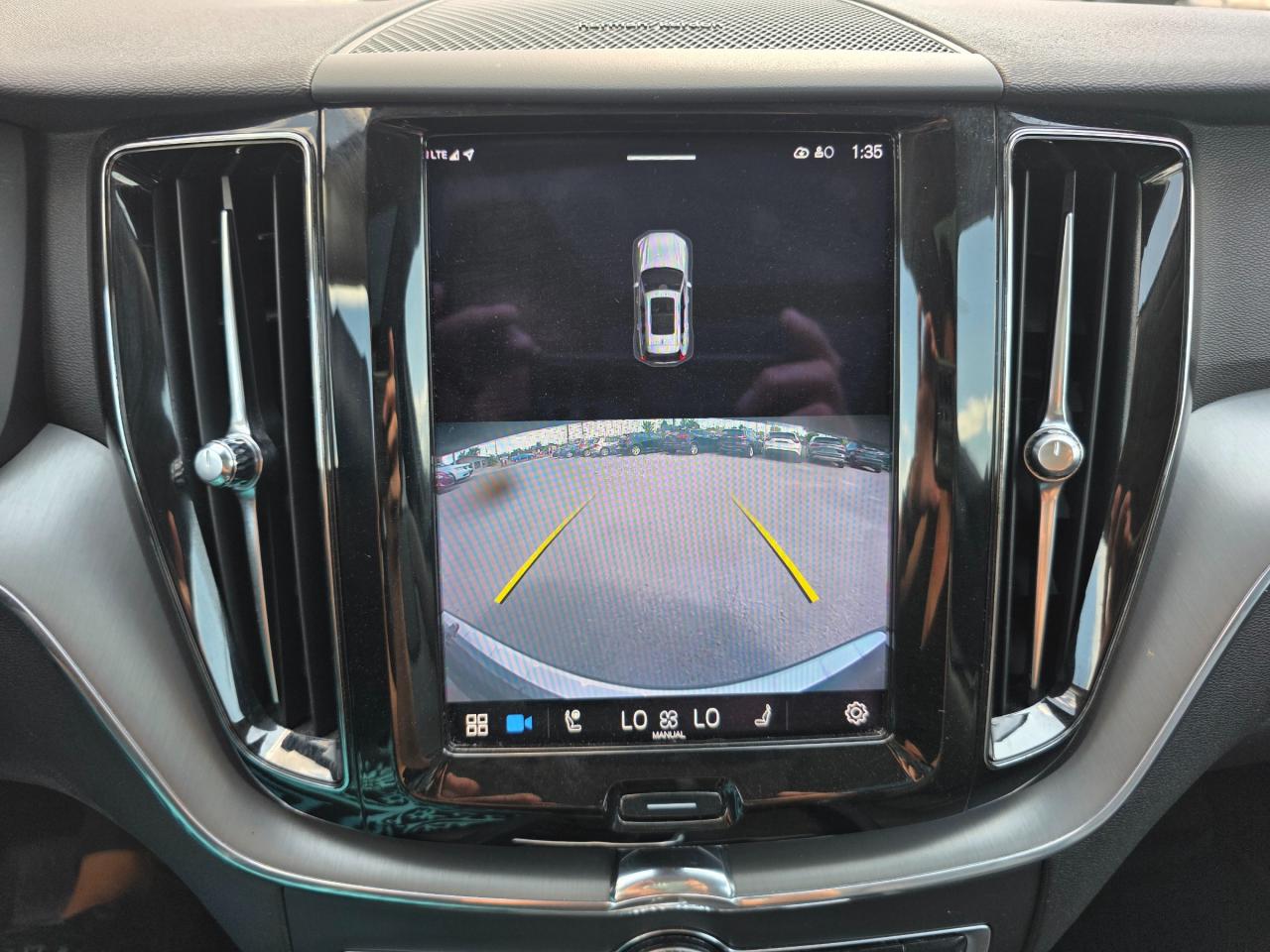 2022 Volvo XC60 B6 Momentum 4dr All-Wheel Drive Photo