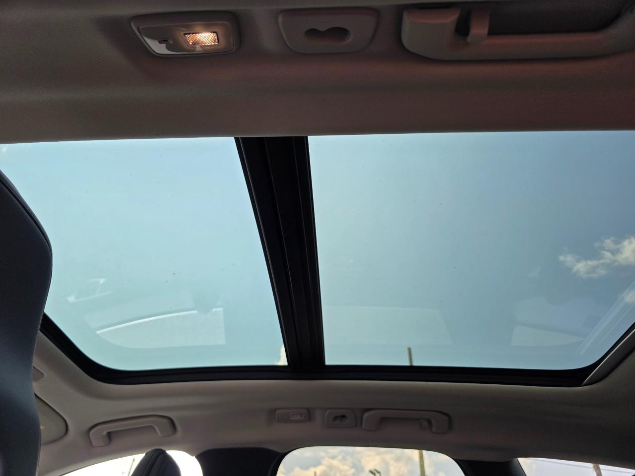 2022 Volvo XC60 B6 Momentum 4dr All-Wheel Drive Photo