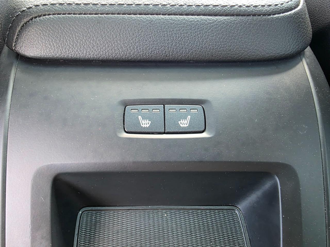 2022 Volvo XC60 B6 Momentum 4dr All-Wheel Drive Photo