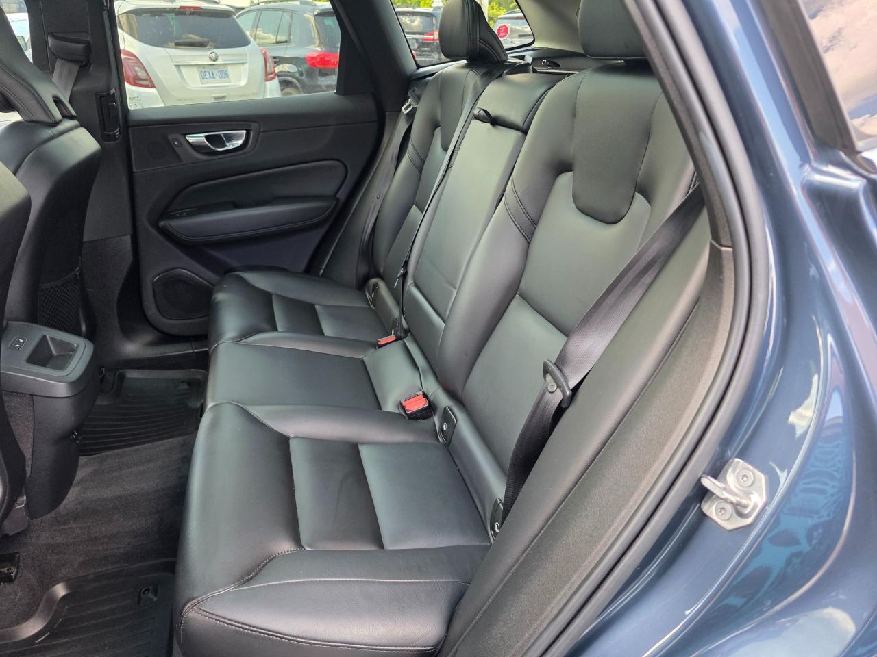 2022 Volvo XC60 B6 Momentum 4dr All-Wheel Drive Photo