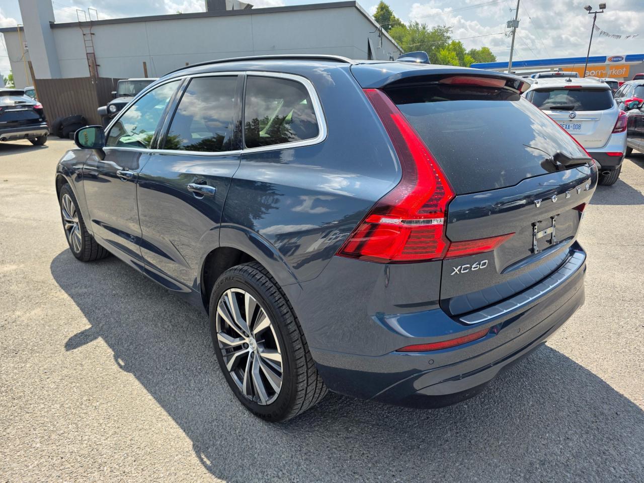 2022 Volvo XC60 B6 Momentum 4dr All-Wheel Drive Photo