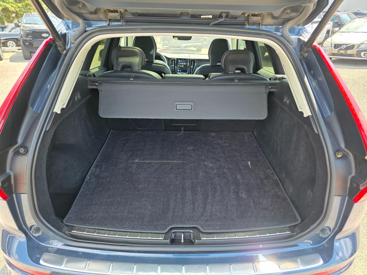 2022 Volvo XC60 B6 Momentum 4dr All-Wheel Drive Photo