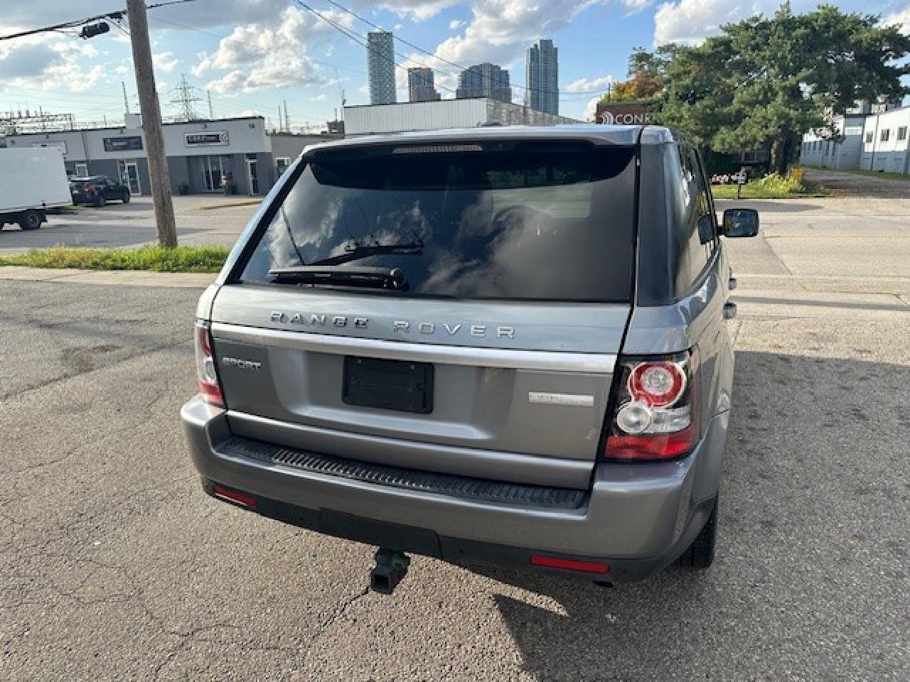 2013 Land Rover Range Rover Sport HSE 4dr 4x4 Photo3