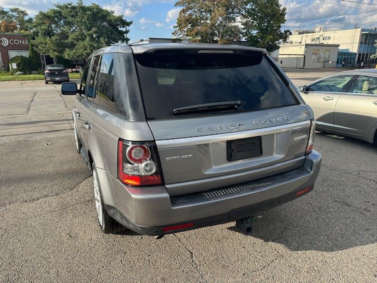 2013 Land Rover Range Rover Sport HSE 4dr 4x4 Photo