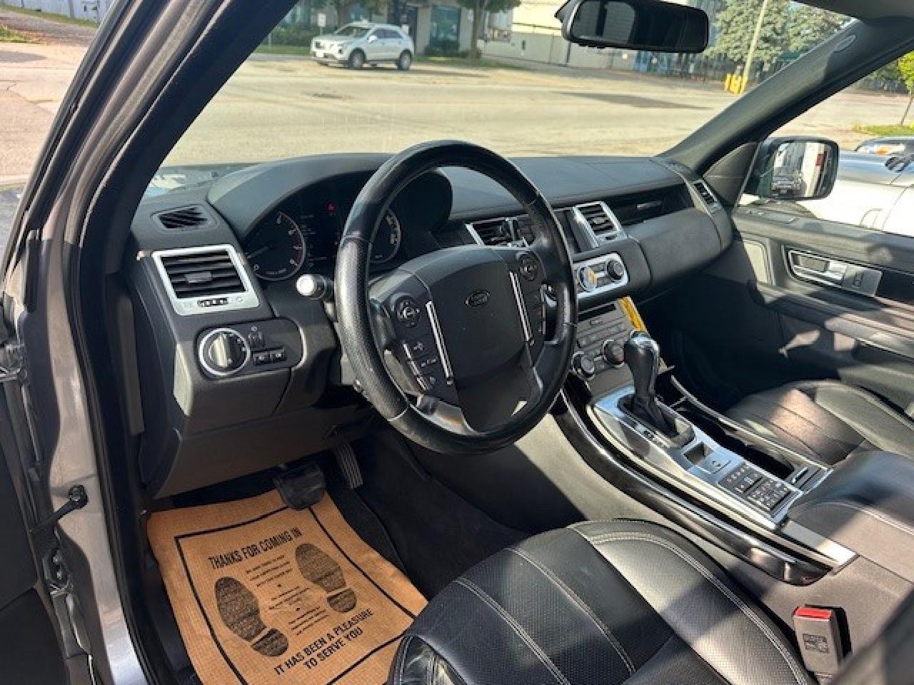 2013 Land Rover Range Rover Sport HSE 4dr 4x4 Photo