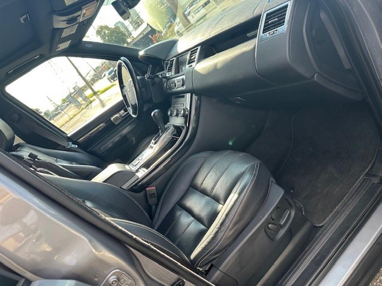 2013 Land Rover Range Rover Sport HSE 4dr 4x4 Photo