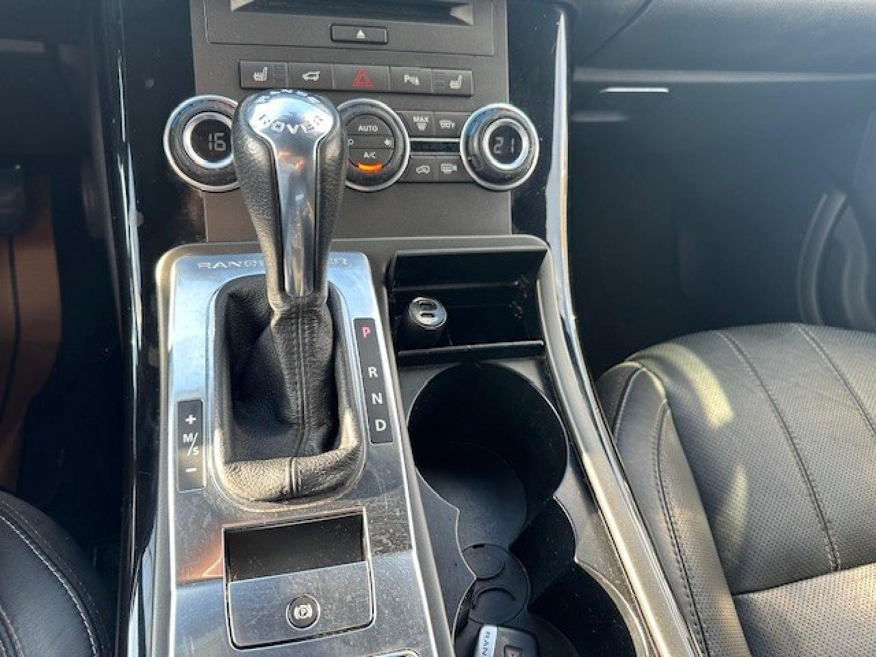 2013 Land Rover Range Rover Sport HSE 4dr 4x4 Photo