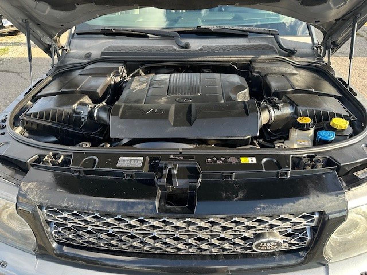 2013 Land Rover Range Rover Sport HSE 4dr 4x4 Photo