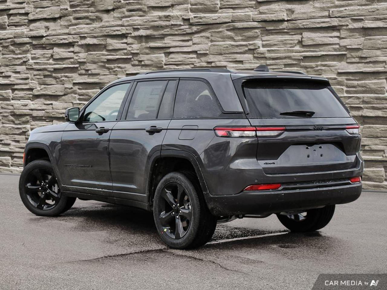 2025 Jeep Grand Cherokee Laredo 4dr 4x4 Photo3