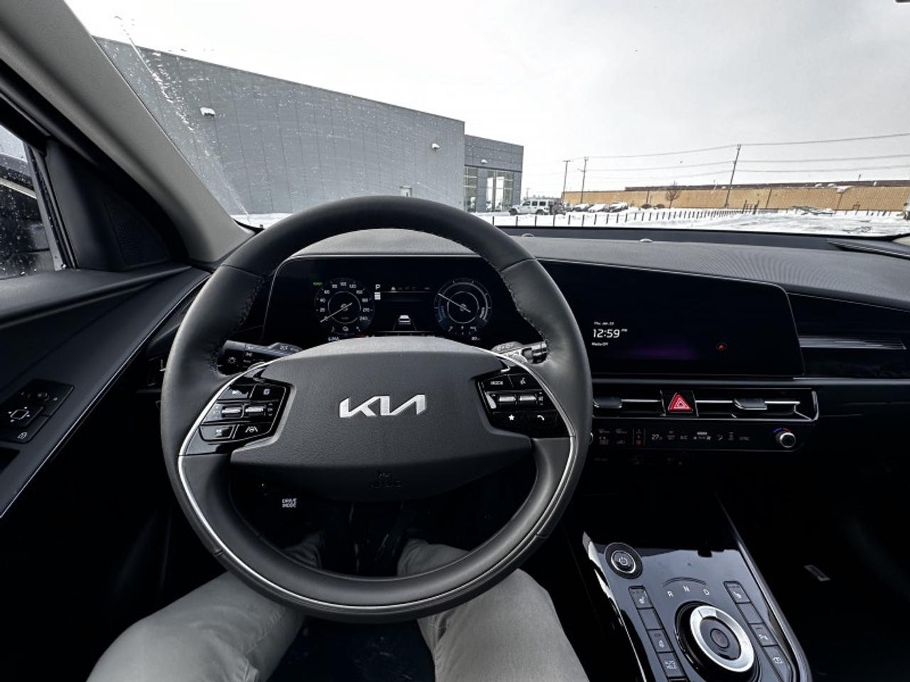 2025 Kia Niro Plug-In Hybrid EX Photo