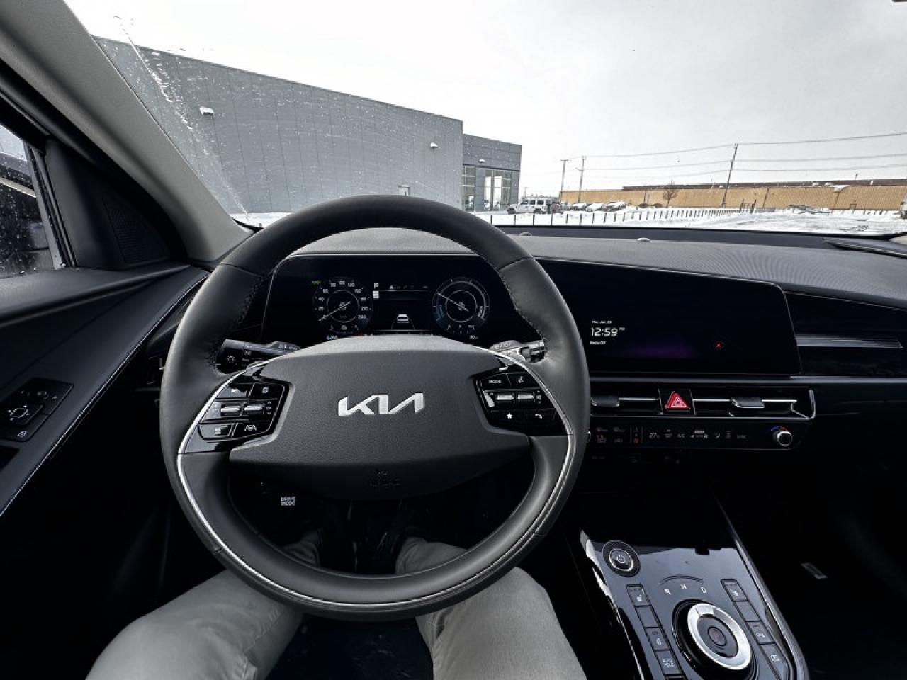 2025 Kia Niro Plug-In Hybrid EX Photo