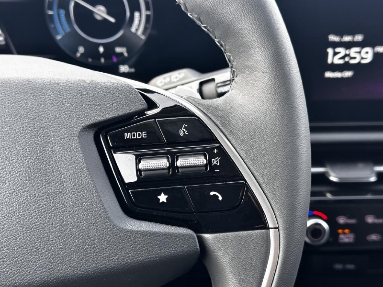 2025 Kia Niro Plug-In Hybrid EX Photo