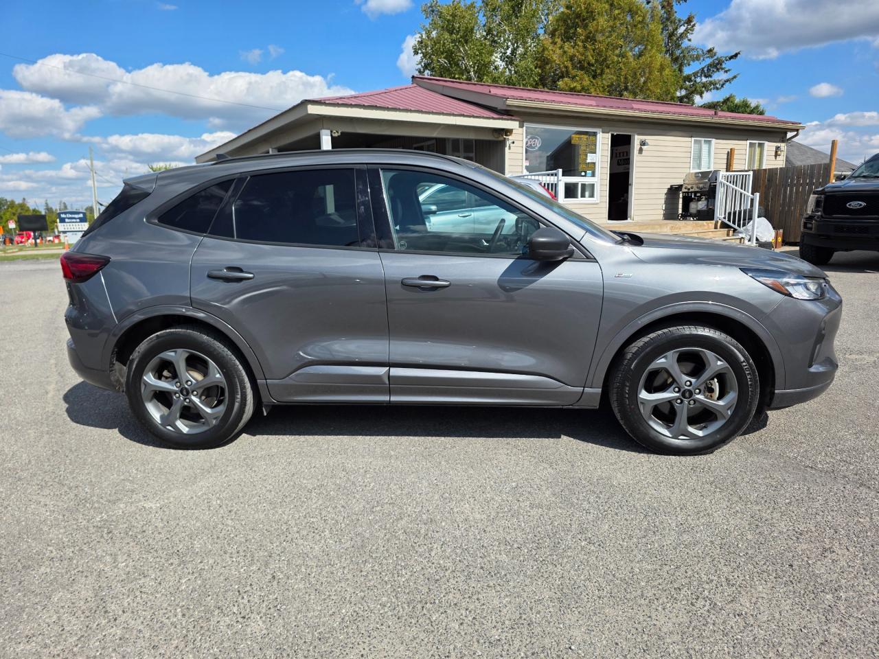 2023 Ford Escape ST-Line 4dr All-Wheel Drive Photo4