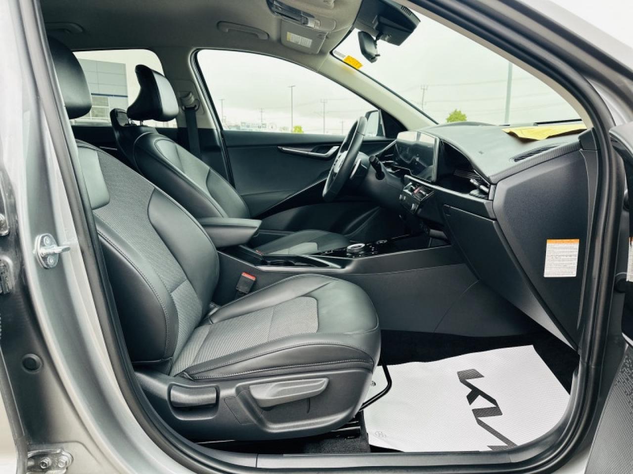 2025 Kia Niro Plug-In Hybrid EX Photo