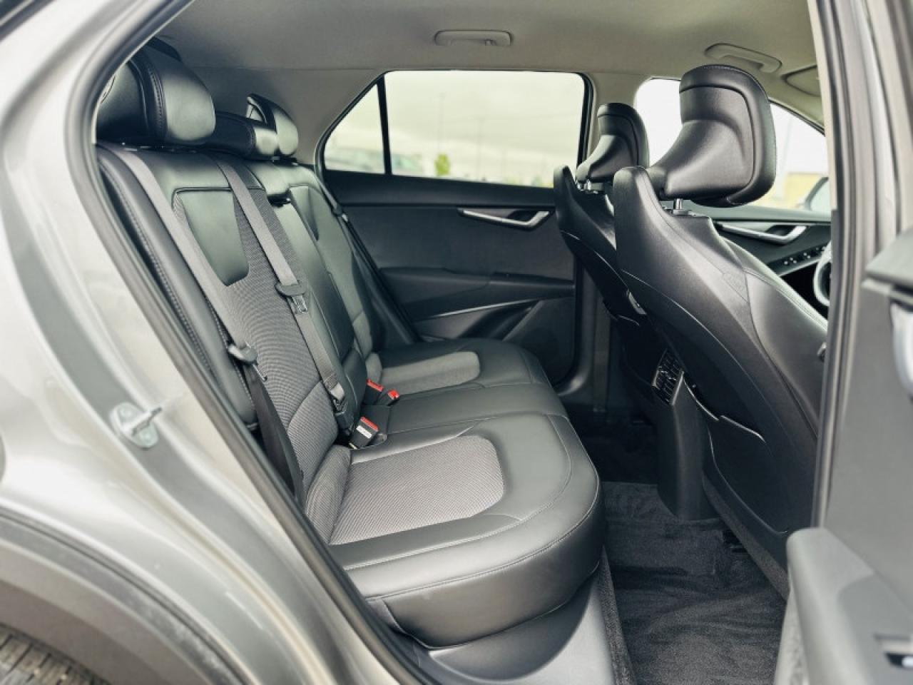 2025 Kia Niro Plug-In Hybrid EX Photo4