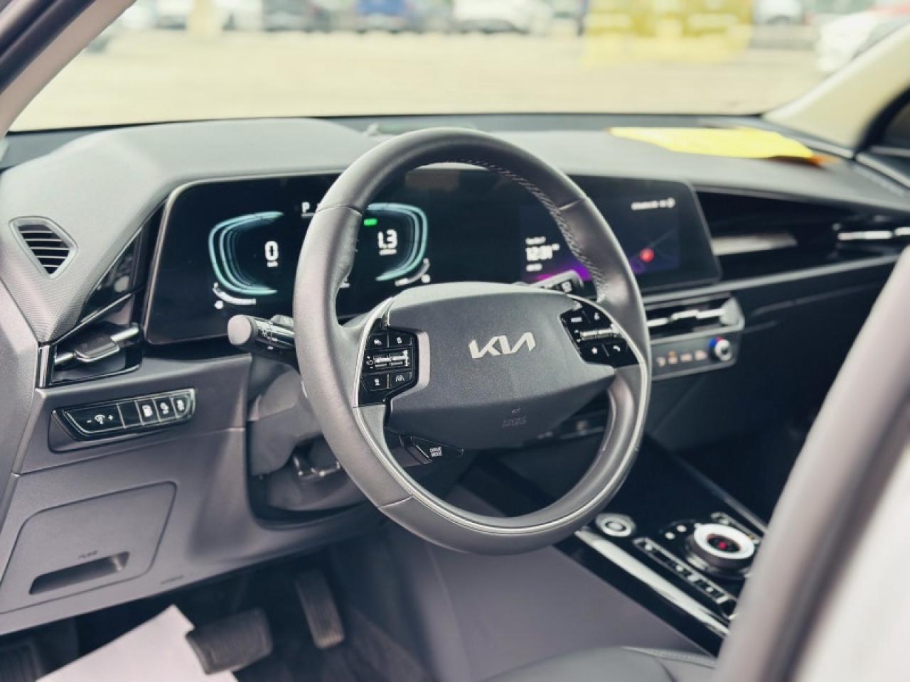 2025 Kia Niro Plug-In Hybrid EX Photo