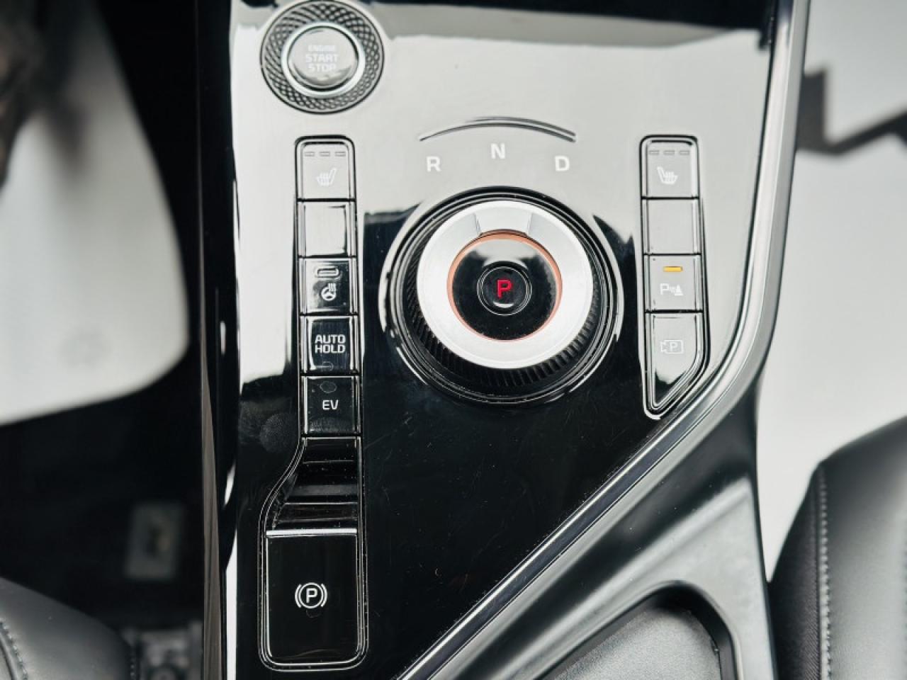 2025 Kia Niro Plug-In Hybrid EX Photo