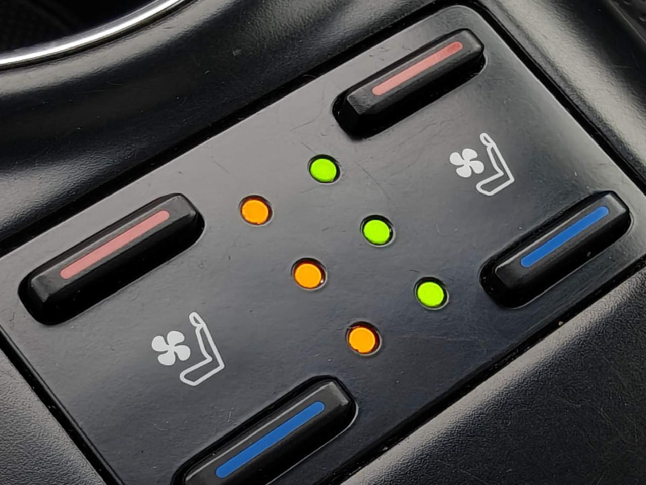 2020 Toyota Camry Hybrid XLE 4dr Sedan Photo