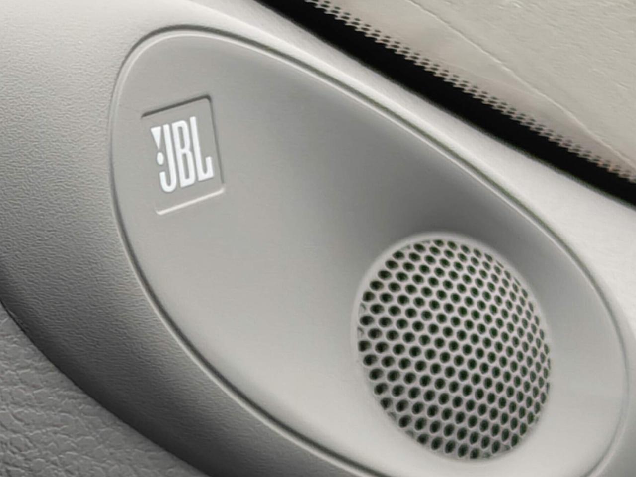 2020 Toyota Camry Hybrid XLE 4dr Sedan Photo