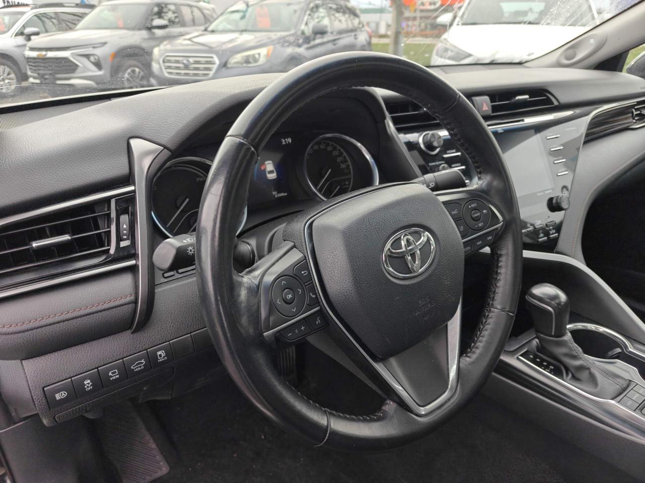 2020 Toyota Camry Hybrid XLE 4dr Sedan Photo