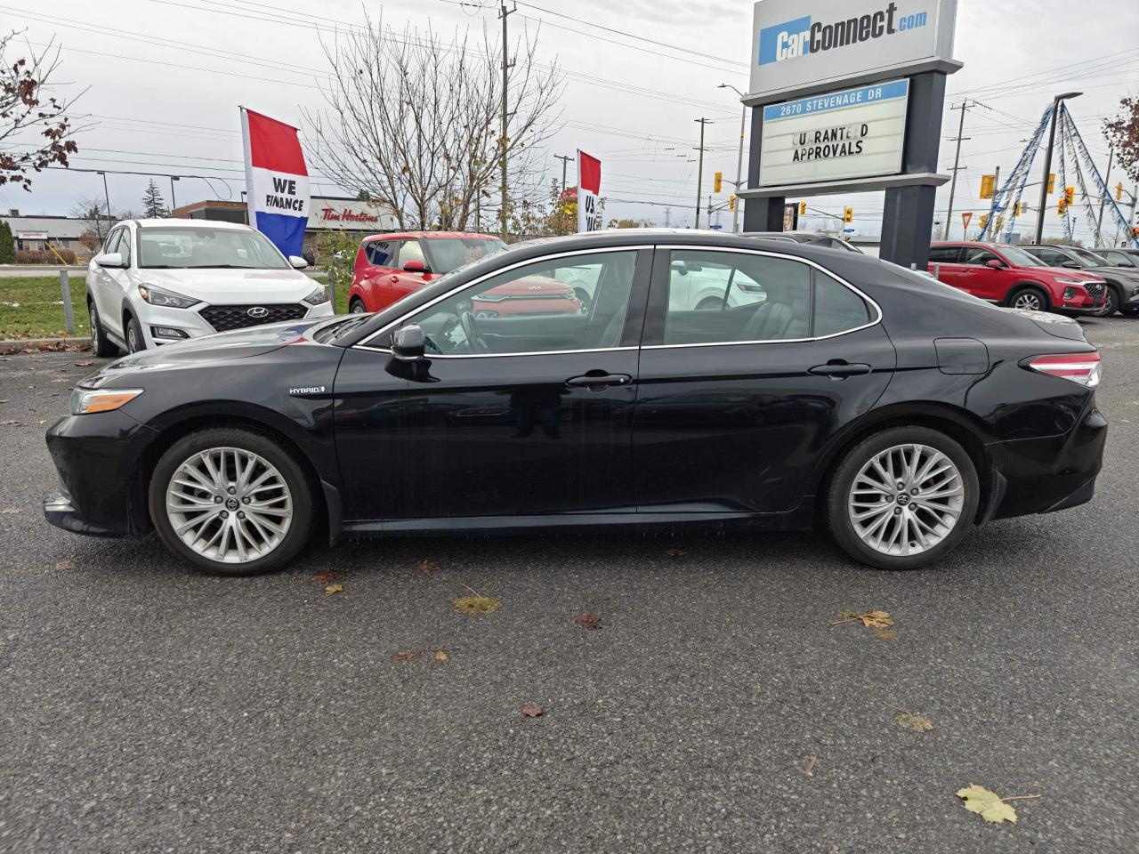 2020 Toyota Camry Hybrid XLE 4dr Sedan Photo