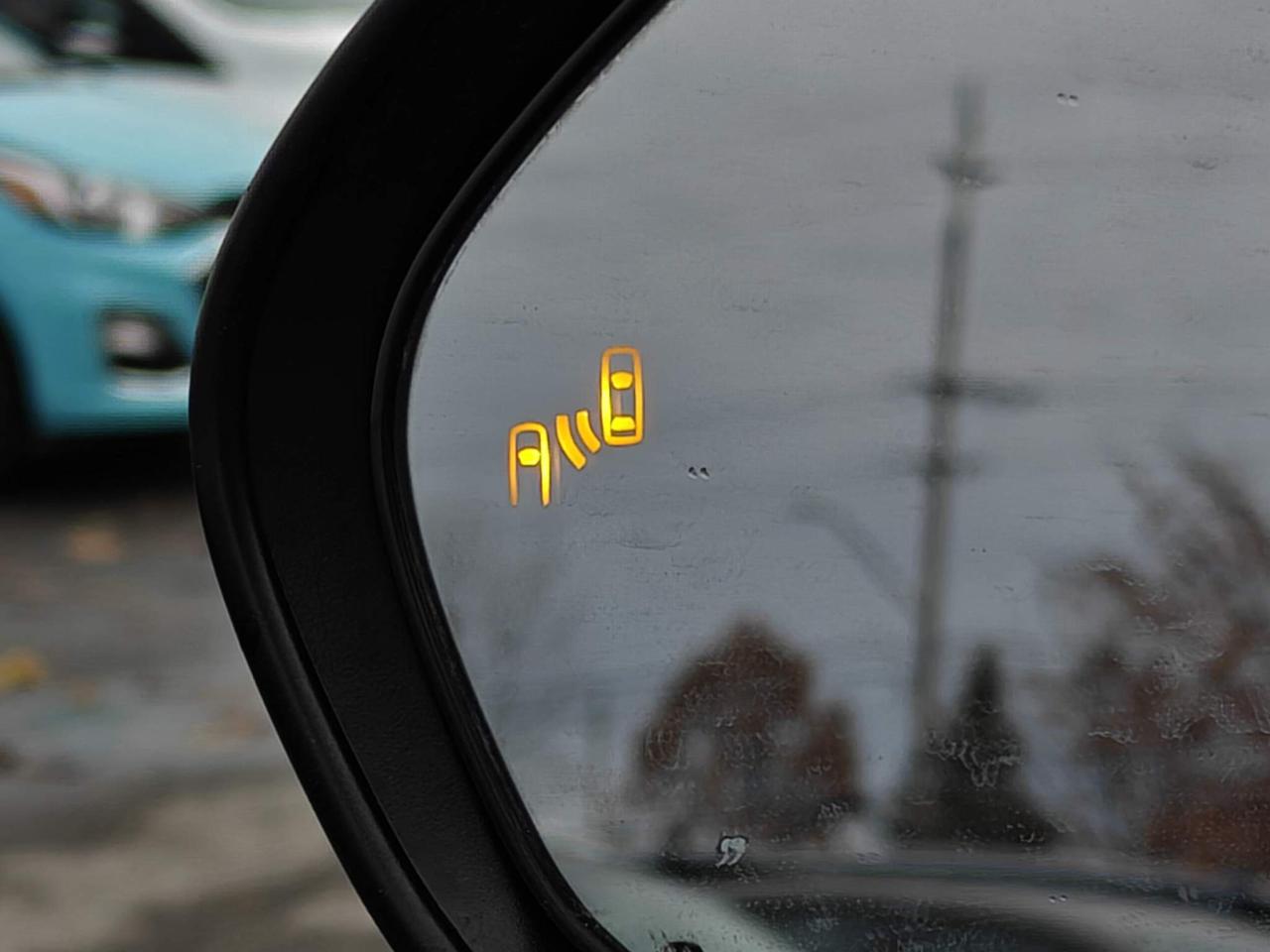 2020 Toyota Camry Hybrid XLE 4dr Sedan Photo