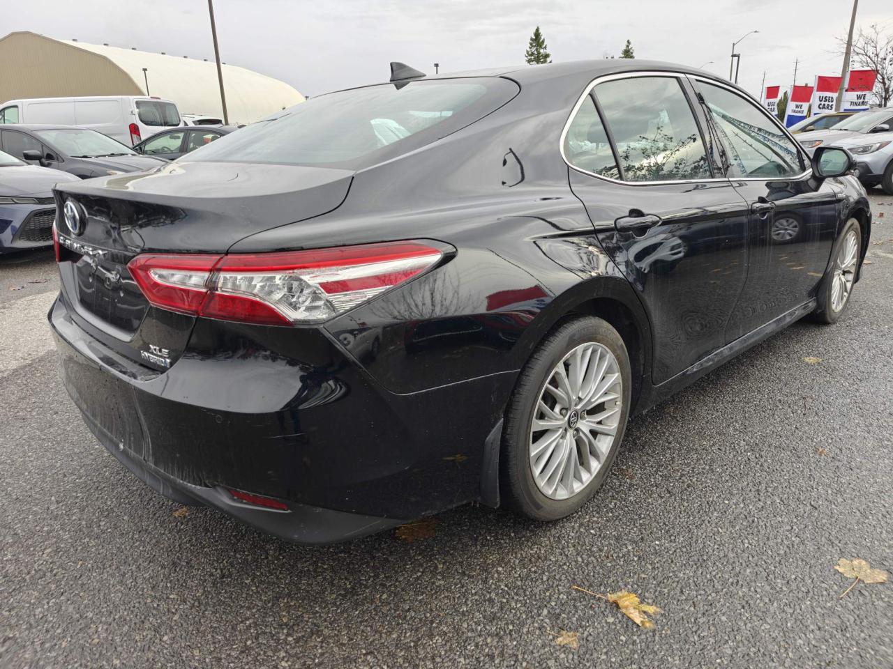 2020 Toyota Camry Hybrid XLE 4dr Sedan Photo